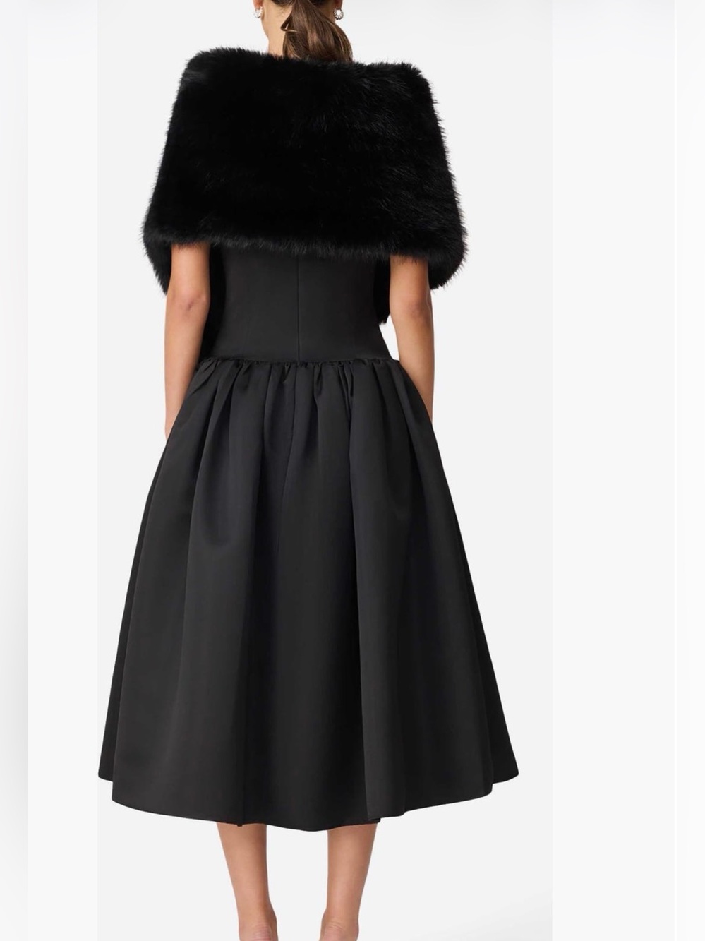 Elliatt Lucyna Faux Fur Capelet